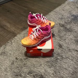 Woman’s Nike air vapormax plus